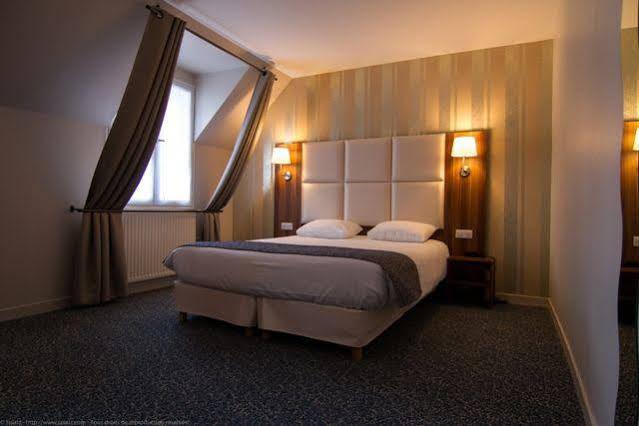 Logis Hotel Du Chateau Combourg Exterior foto