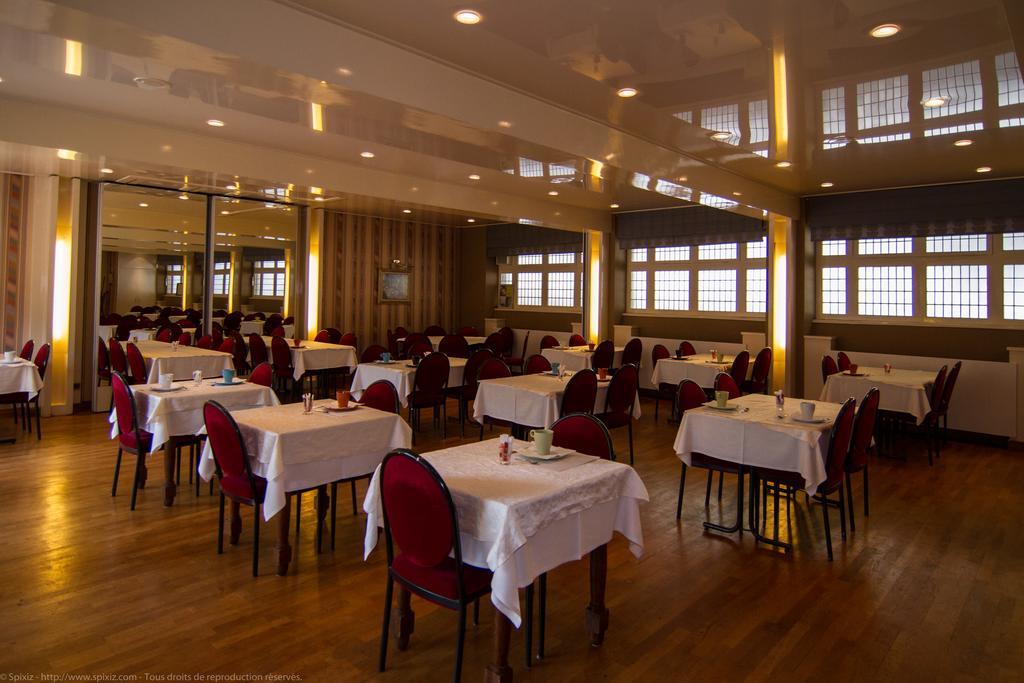 Logis Hotel Du Chateau Combourg Exterior foto