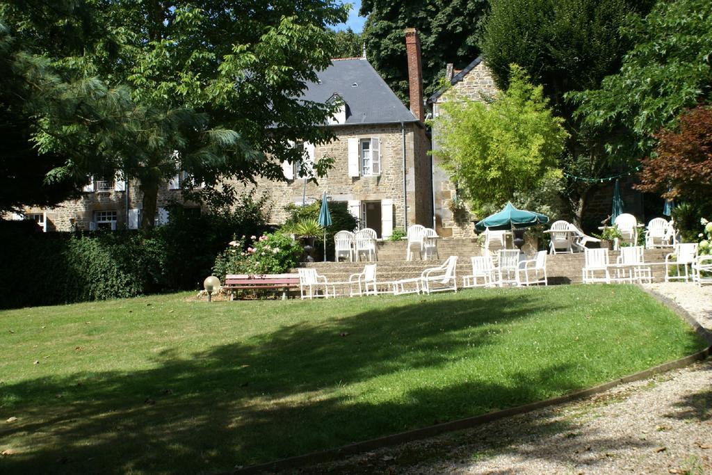 Logis Hotel Du Chateau Combourg Exterior foto